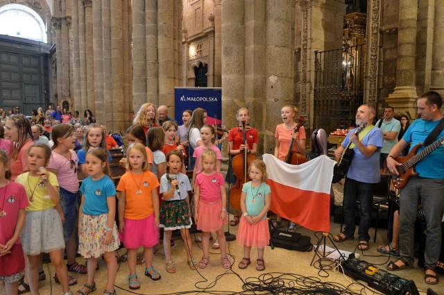 Zespół Jakubowe Muszelki z Więcławic podczas wyjazdu do Santiago de Compostela