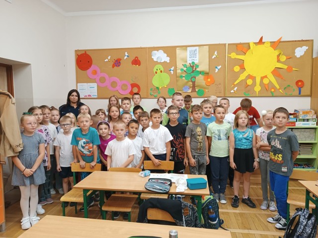 Podczas kilkutygodniowej akcji związanej z konkursem "Odblaskowa szkoła 2023" w ZPO w Kazanowie odbyło się wiele spotkań i inicjatyw poświęconych bezpieczeństwu