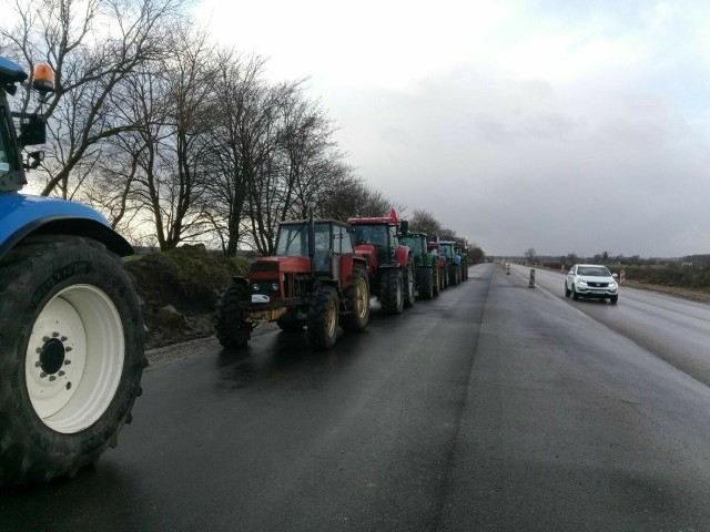 Rolnicy z powiatu malborskiego protestowali w styczniu na drodze krajowej nr 22 w Kończewicach.