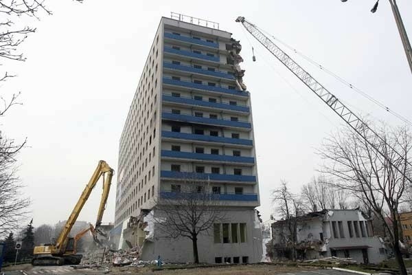 17 lat temu rozpoczęto wyburzanie Hotelu Rzeszów [ZDJĘCIA]