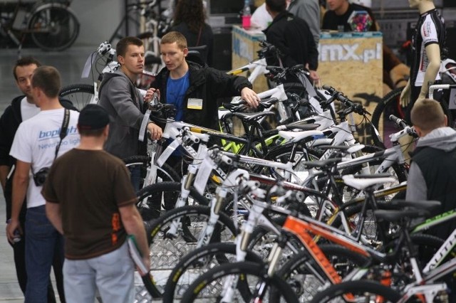 Najnowocześniejsze rowery dla dorosłych i dzieci, osprzęt oraz stroje rowerowe można oglądać w Targach Kielce do niedzieli. Fot. Dawid Łukasik
