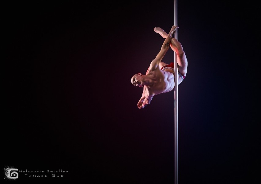 Pole sport, to sportowa odmiana pole dance – mówi Marcin...