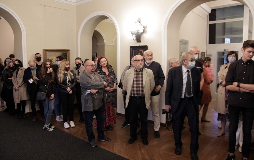 Na wystawie "Mentorzy", w grudziądzkim muzeum, prezentowane...