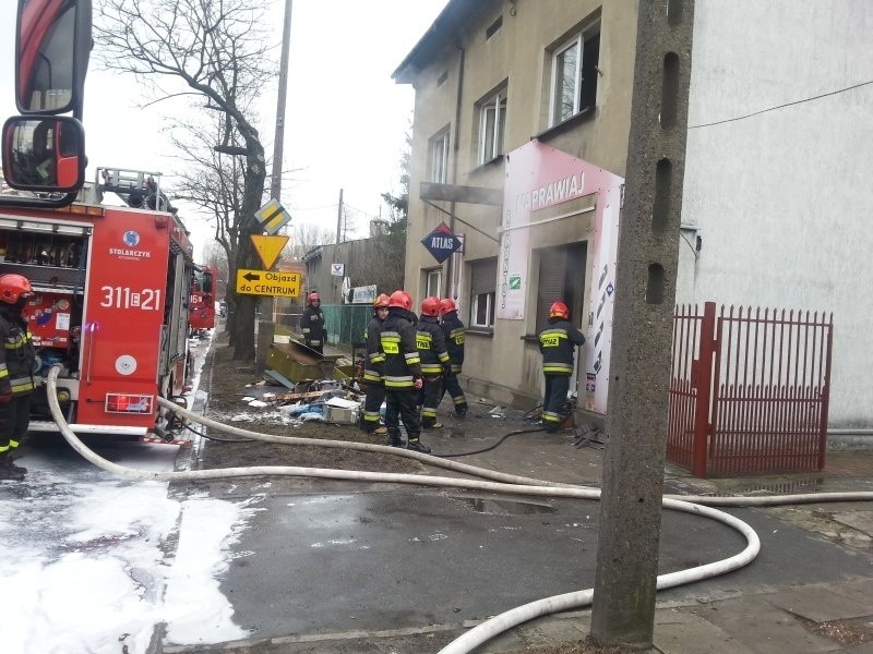 Pożar wybuchł w sklepie z chemikaliami