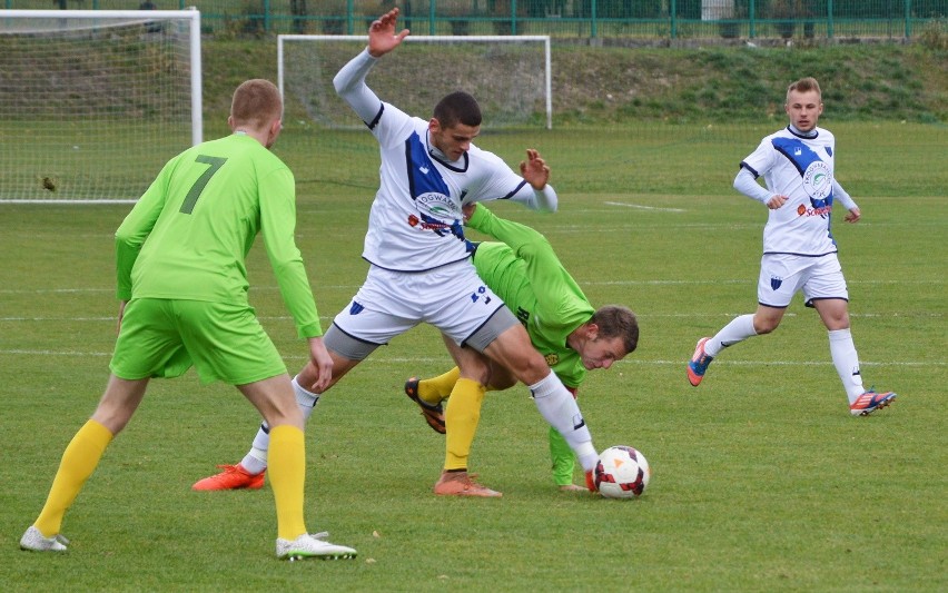 III liga. Radosny futbol Trzebini przegrywa w konsekwencją rywali [ZDJĘCIA]