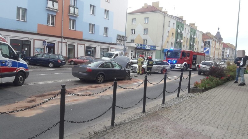 Wypadek na ulicy Zwycięstwa w centrum Koszalina. BMW i audi rozbite [zdjęcia] 