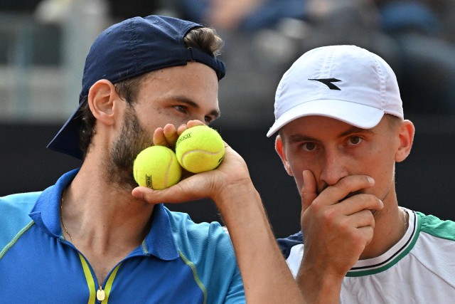 Zwycięzcy turnieju WTA 1000 w Rzymie Jan Zieliński (z prawej) i Hugo Nys liczą na kolejny sukces, tym razem podczas wielkoszlemowego turnieju Wimbledon.