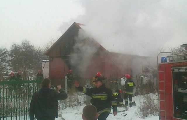 Przyczyną pożaru, który wybuchł w środę w budynku przy ulicy Drewnianej w Radomiu, mogło być podpalenie.