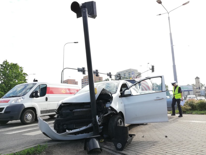 Na rondzie Fordońskim w Bydgoszczy około godz. 7 zderzyły...