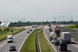 Na tych odcinkach ciężarówki nie mogą wyprzedzać na autostradzie. Jaki mandat za jego złamanie?