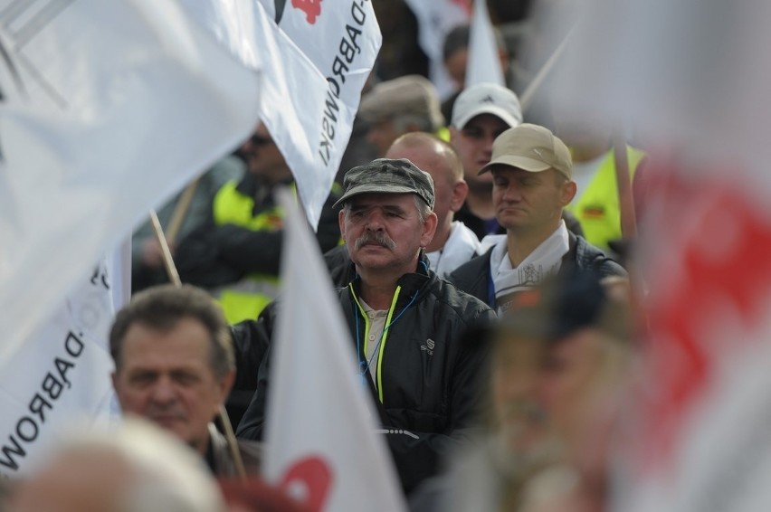Protest przed siedzibą Kompanii Węglowej w Katowicach...