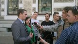 Miasto dyskryminuje studentów uczelni niepublicznych? - protest przed magistratem