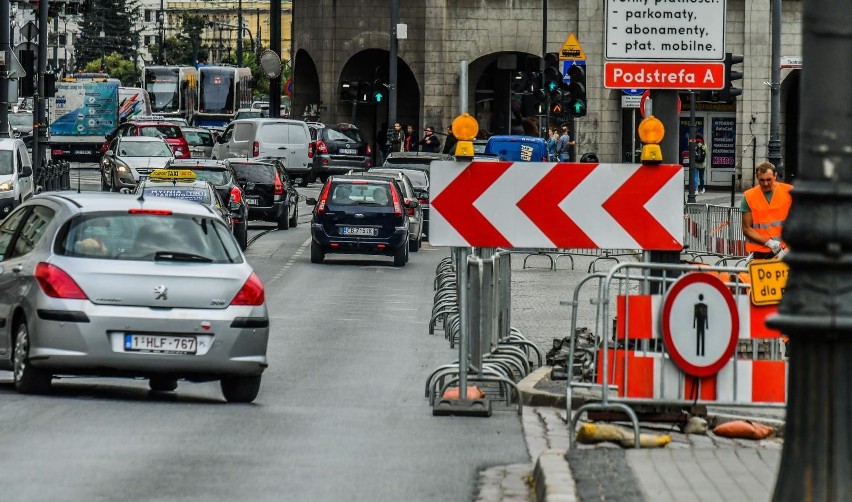 Przystanek tramwajowy został tymczasowo przesunięty w...