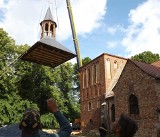 Kościół w Czerninie zyskał dziś nowy hełm [wideo]