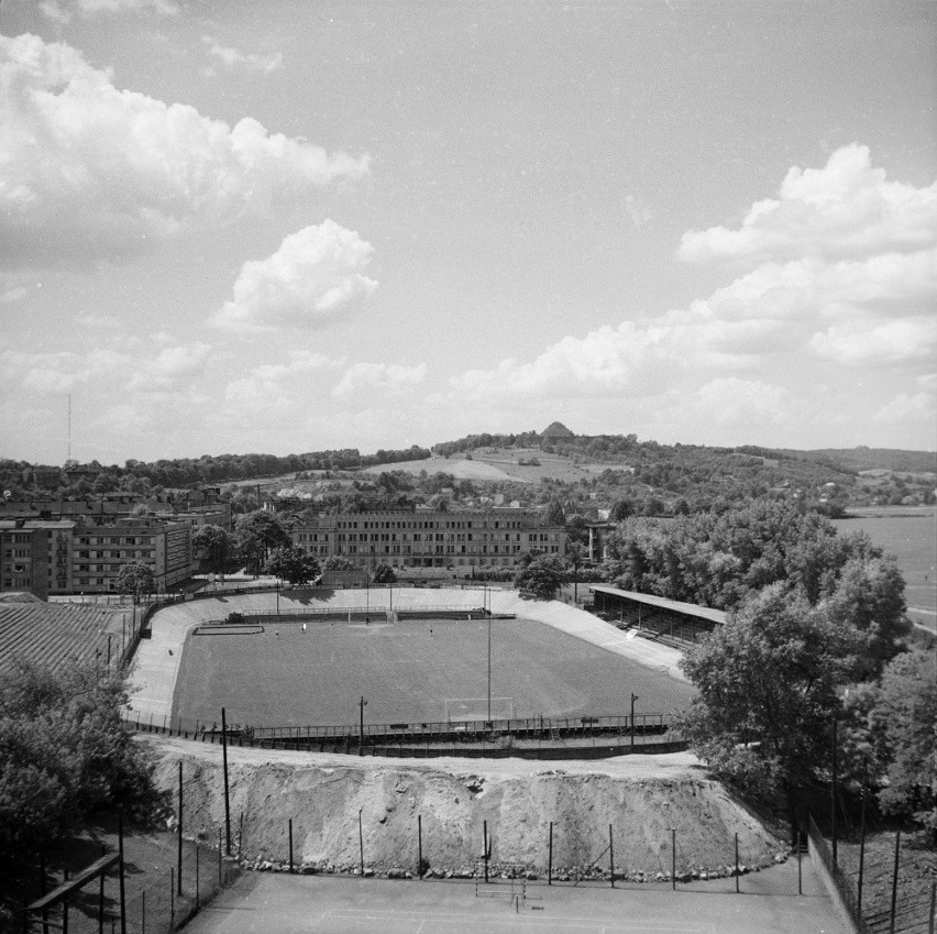 Stadion KS "Cracovia" spłonął 16 grudnia 1963 roku,...