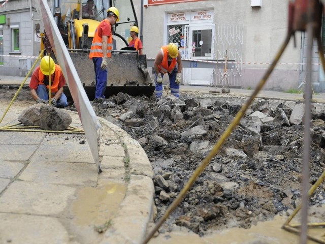 Prace rozpoczęły się już w piątek przy skrzyżowaniu ul. Pomorskiej i Chrobrego.