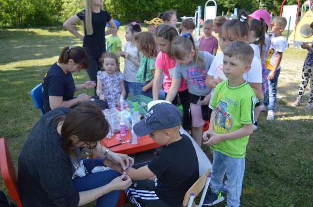 Podczas eko pikniku w Odrzywole odbyło się wiele zabaw i konkursów o tematyce ekologicznej.