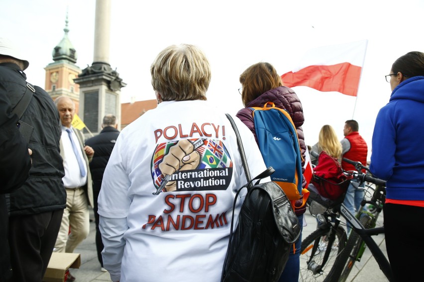 Marsz o Wolność 2020. Manifestacja antycovidowców w Warszawie, protestowali bez maseczek [ZDJĘCIA] [WIDEO]