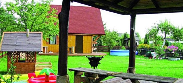 Dom i altana posła Kossakowskiego to prawdziwa ozdoba ogrodów "Jarzynka&#8221;. Jedni zazdroszczą. Inni podziwiają.