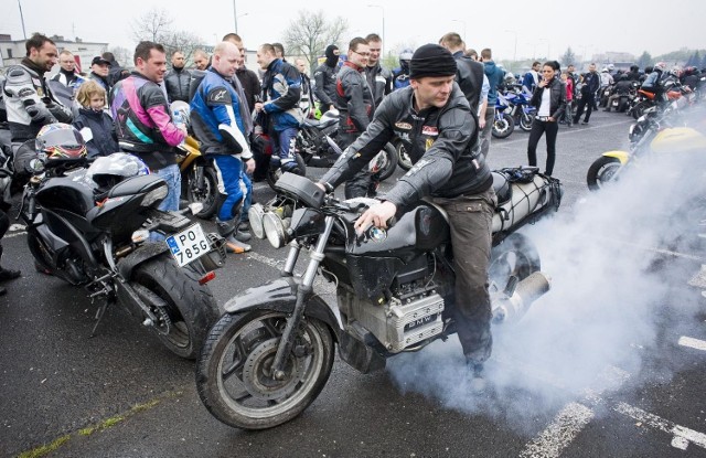 Każdego roku tłumy motocyklistów spotykają się w jednym miejscu, aby oficjalnie rozpocząć sezon motocyklowy