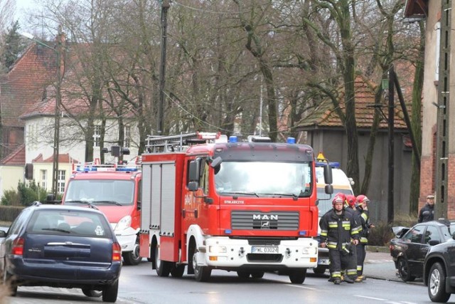 Wypadek w Wolsztynie: BMW uderzyło w słup energetyczny