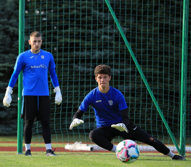 Dominik Bolon (z lewej) chce grać regularnie, więc zmieni barwy klubowe.