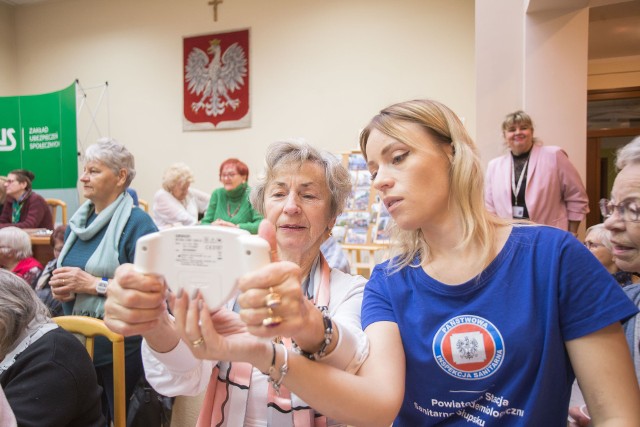 Zakład Ubezpieczeń Społecznych w Słupsku zorganizował obchody Dnia Seniora. Uczestnicy spotkania skorzystali z darmowych badań i porad ekspertów. Było też rozrywkowo.