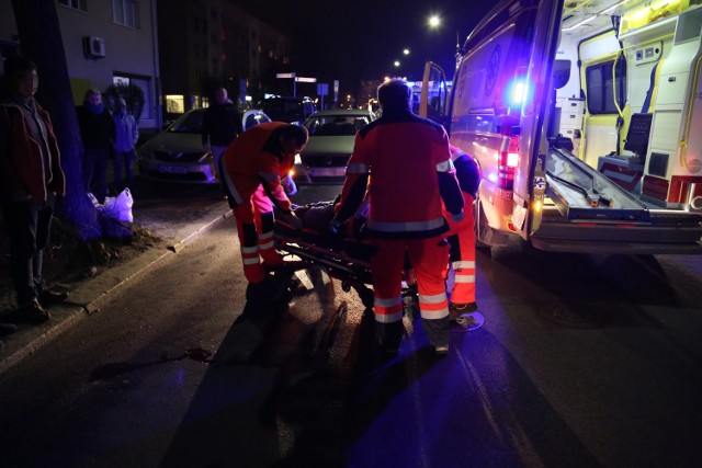 Do wypadku doszło około 18.10 na skrzyżowaniu ulic Katowickiej i Kośnego.