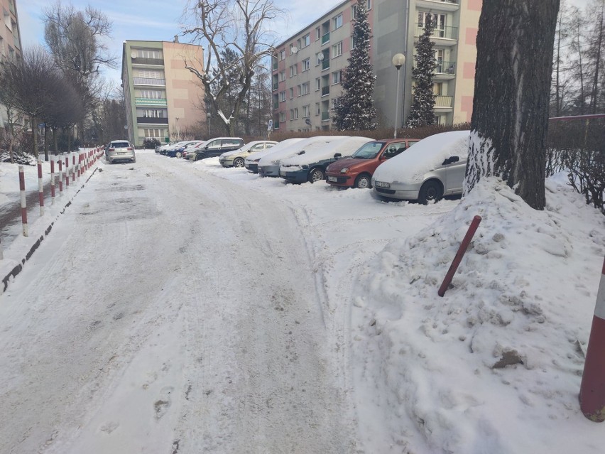 Zasypane osiedla i parkingi w częstochowskiej dzielnicy...