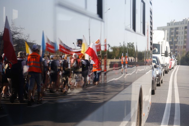 4 sierpnia po raz 41. wyruszyła pielgrzymka z Rzeszowa na Jasną Górę. Do celu pielgrzymi mają dotrzeć 13 sierpnia