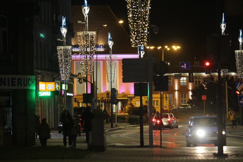 Gliwice stroją się na święta: miasto już rozświetlone....