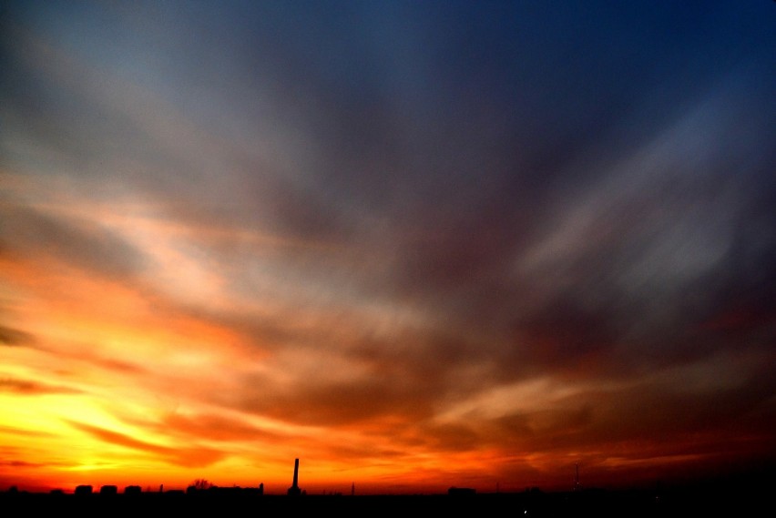 Zachód słońca nad Radomiem. Widok z osiedla Ustronie. Zobacz galerię zdjęć!