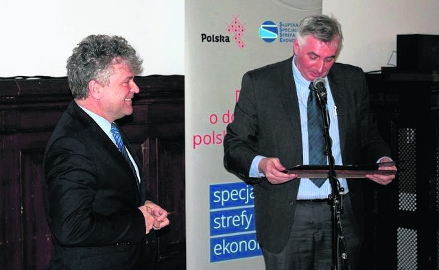 W Lęborku ruszyła specjalna strefa ekonomicznaWitold Namyślak, burmistrz Lęborka (z lewej) liczy, że strefa przyczyni się do powstania nowych miejsc pracy. W prawej Mirosław Kamiński, prezes PARR S.A.