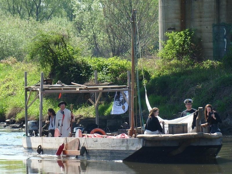 Flis Królewski po Wiśle wyruszył spod Oświęcimia do Gdańska. Uczestnicy mają do pokonania 941 km [ZDJĘCIA]