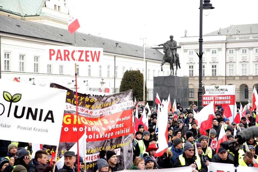 Protest rolników w Warszawie 6.02.2019. Pod Pałacem Prezydenckim było kilka tysięcy osób [zdjęcia]