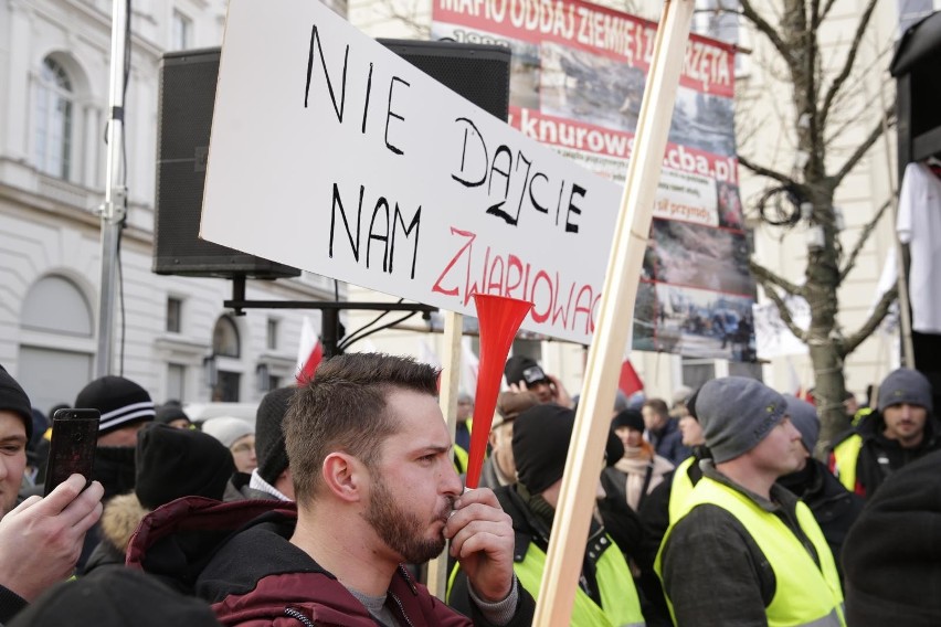 Protest rolników w Warszawie 6.02.2019. Pod Pałacem Prezydenckim było kilka tysięcy osób [zdjęcia]