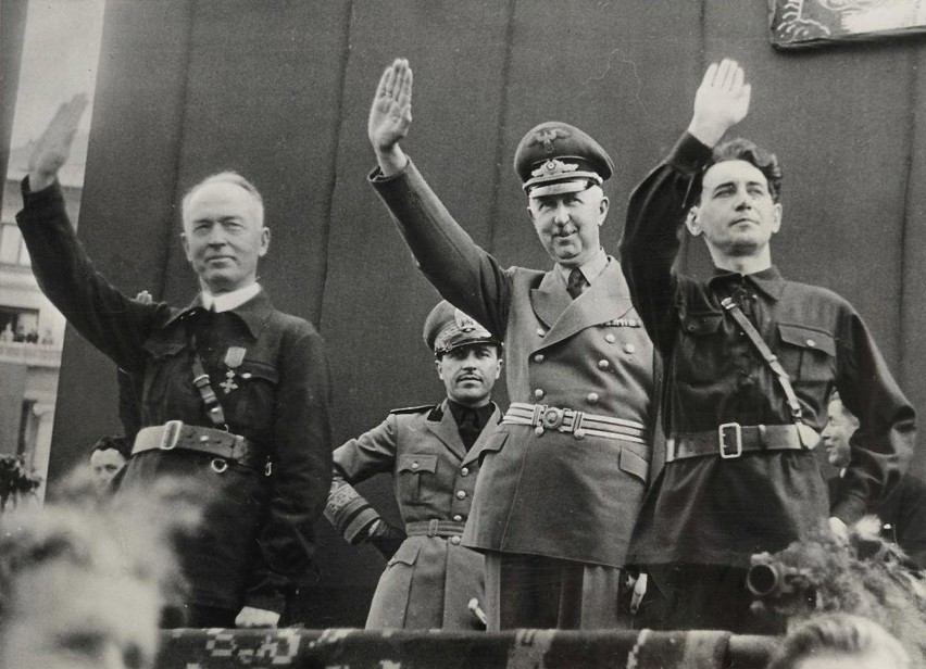 Marszałek Ion Antonescu (po lewej) i przywódca Żelaznej...