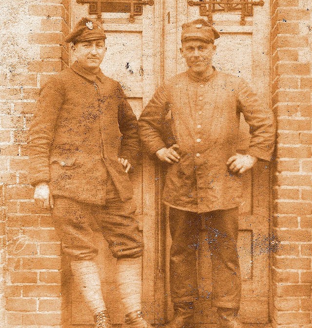 Żołnierze Dywizji w wielkopolskich mundurach po zajęciu Torunia