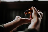 Olejki eteryczne do aromaterapii – który rodzaj działa na co?