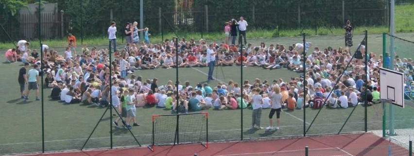 Uczniowie Szkoły Podstawowej nr 11 im. Stefana Batorego w...