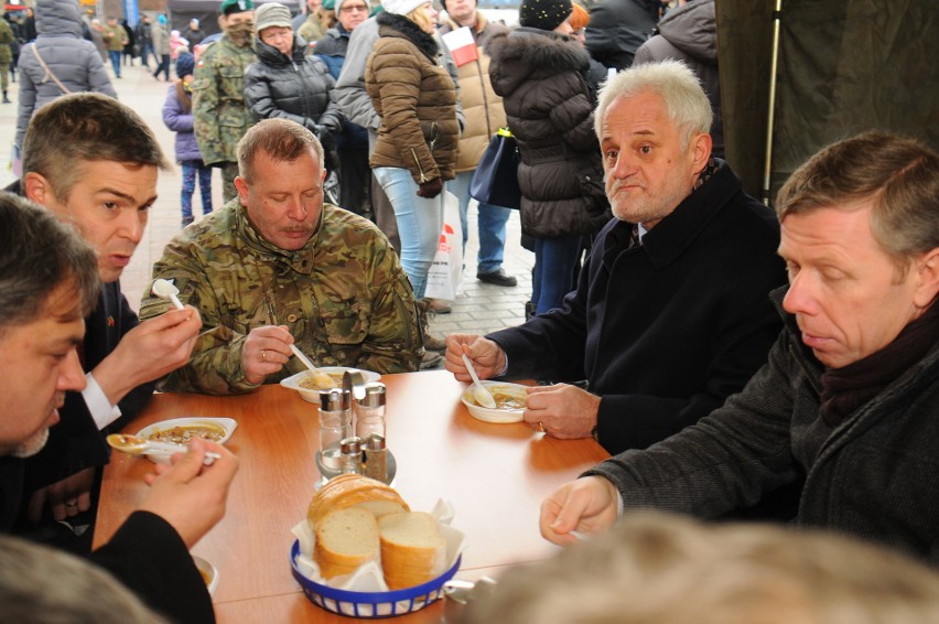 Piknik „Bezpieczna Polska” na krakowskim Rynku [NOWE ZDJĘCIA]