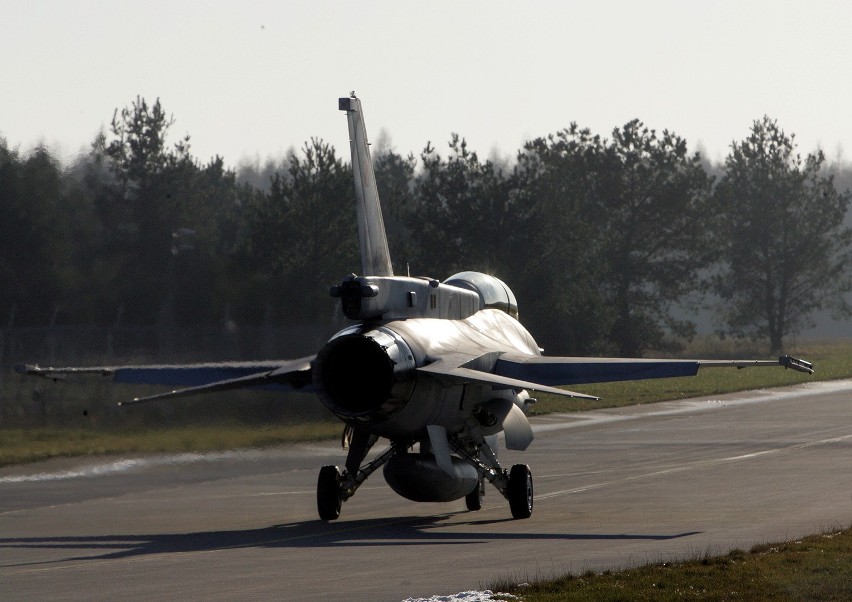 F-16 nad Radzionkowem. F-16 przelecą w piątek 400 metrów nad Śląskiem [NOWE ZDJĘCIA F-16]