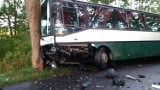 Zderzenie autobusu z osobówką na trasie Lębork-Łeba. Dwie osoby nie żyją, cztery są ranne [WIDEO\ 