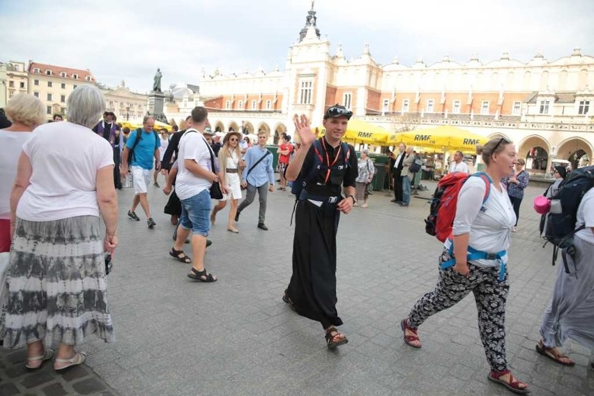 Kraków. Pielgrzymi tłumnie ruszyli na Janą Górę [ZDJĘCIA]