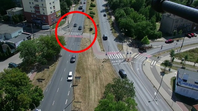Policjanci bydgoskiej drogówki obserwowali zachowanie kierowców przy ul. Wyszyńskiego. Użyli do tego drona.