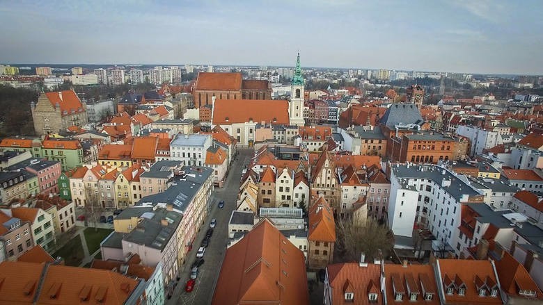 Pożegnanie ze Skywayem, kino arabskie, goście na ul....