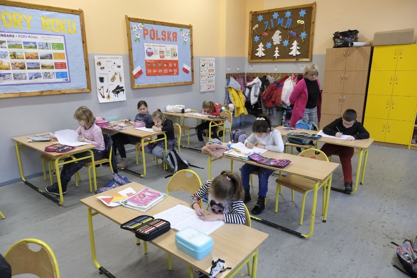 Tak wyglądały zajęcia w SP 1 w Toruniu. Dzieci pod opieką...