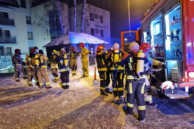Pożar w garażu podziemnym bloku przy ul. Twardowskiego w Rzeszowie.