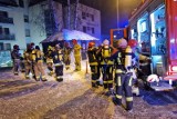 Pożar samochodów w garażu podziemnym bloku przy ul. Twardowskiego w Rzeszowie. Ewakuowano 50 osób [ZDJĘCIA]