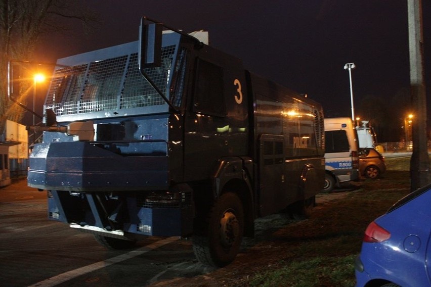 Kibole kontra policja: To był piękny mecz. Leciały butelki i cegłówki, pachniał gaz